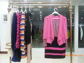 揭秘尾貨服裝批發(fā) 品牌折扣女裝廠價直銷的一手貨源與報價策略